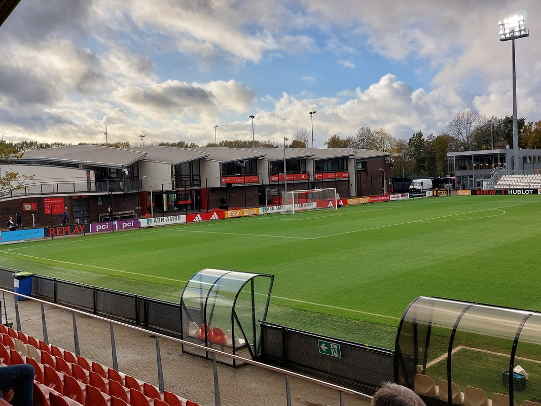 PEC Zwolle vrouwen begint met verlies