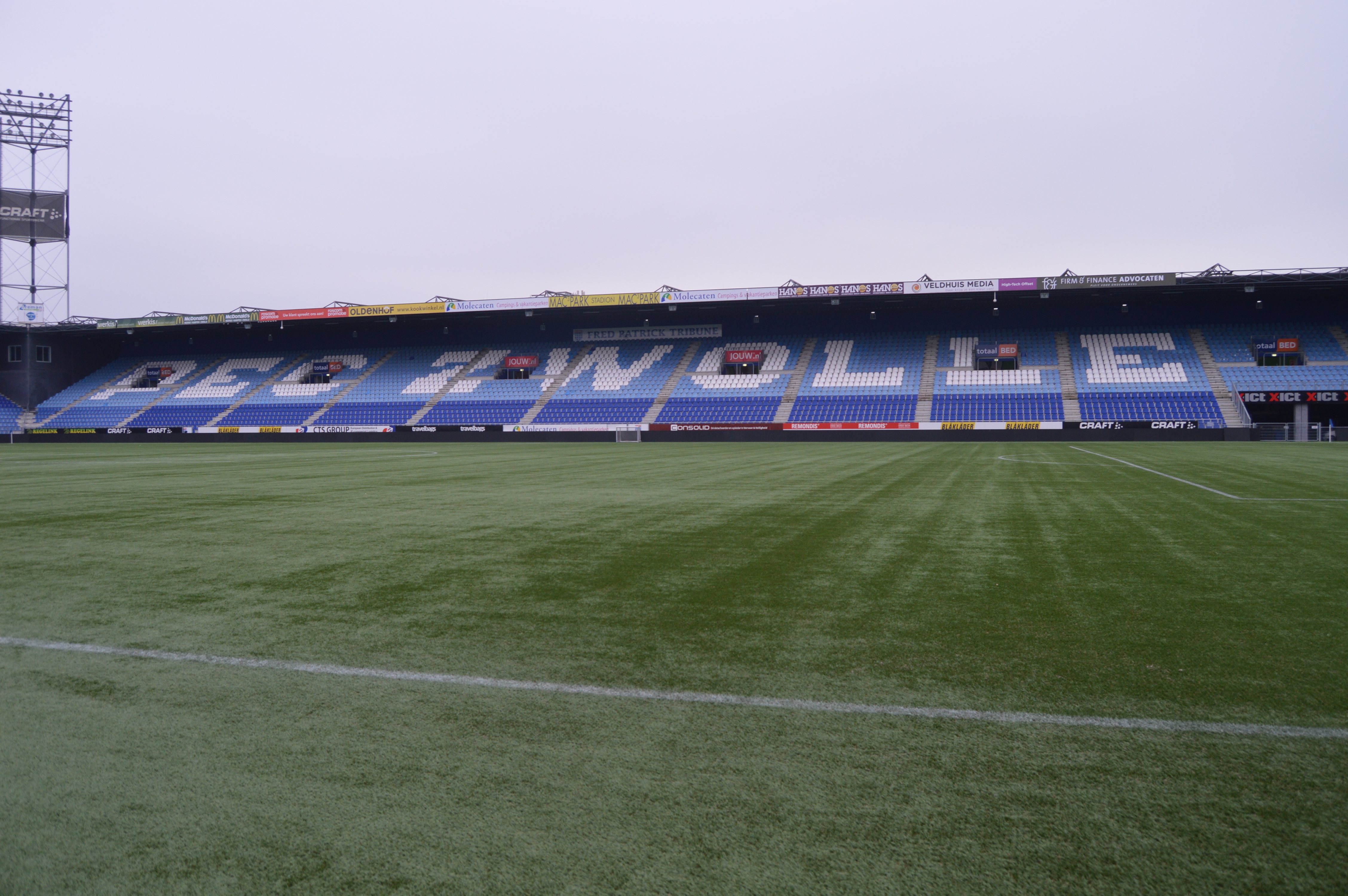 PEC Zwolle vrouwen verliest ruim van FC Utrecht